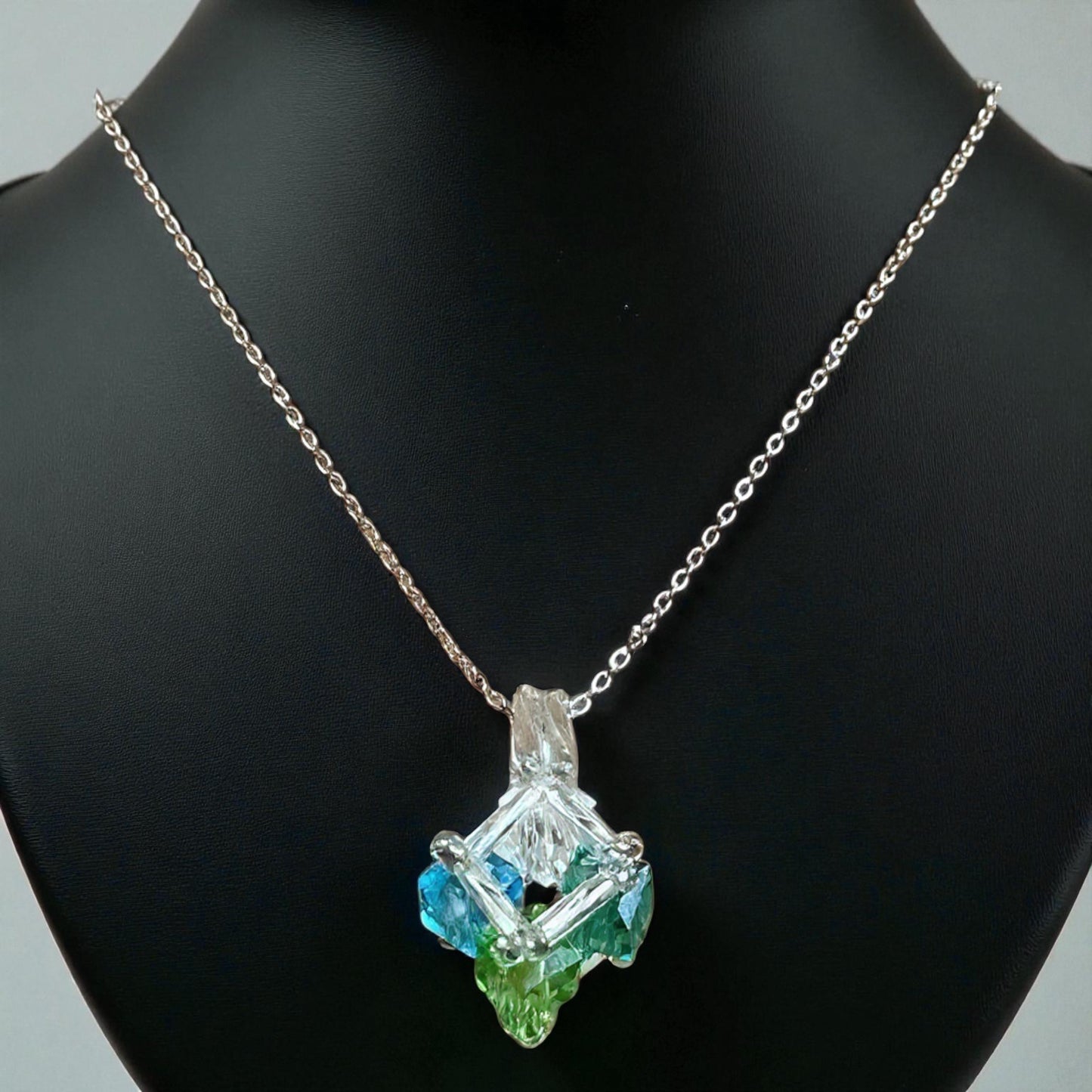 Shades of Life – Brilliant Colors Necklace