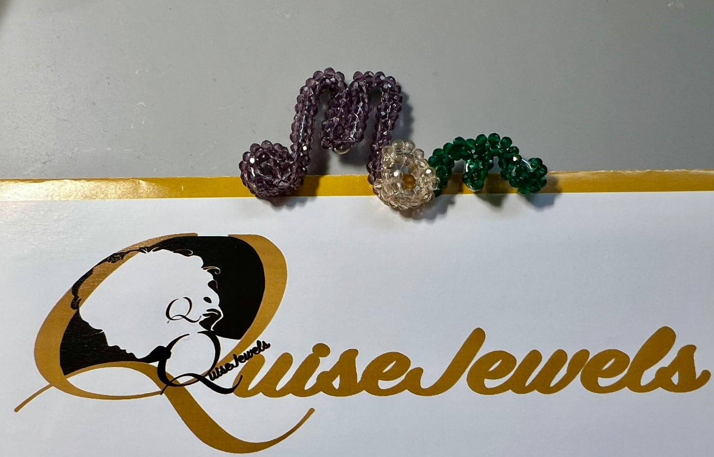 Elegant "Mom" Beaded Pendant