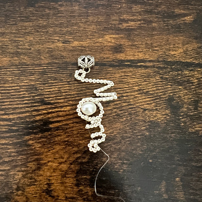 Elegant "Mom" Beaded Pendant